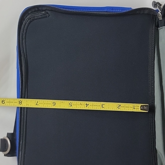 Rei Blue IPad or Tablet Carry Case - Picture 4 of 14